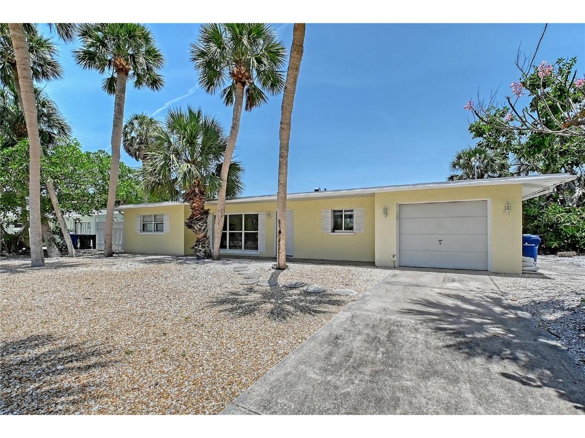 385 Avenida Madera Sarasota FL 34242 A4653809 image2