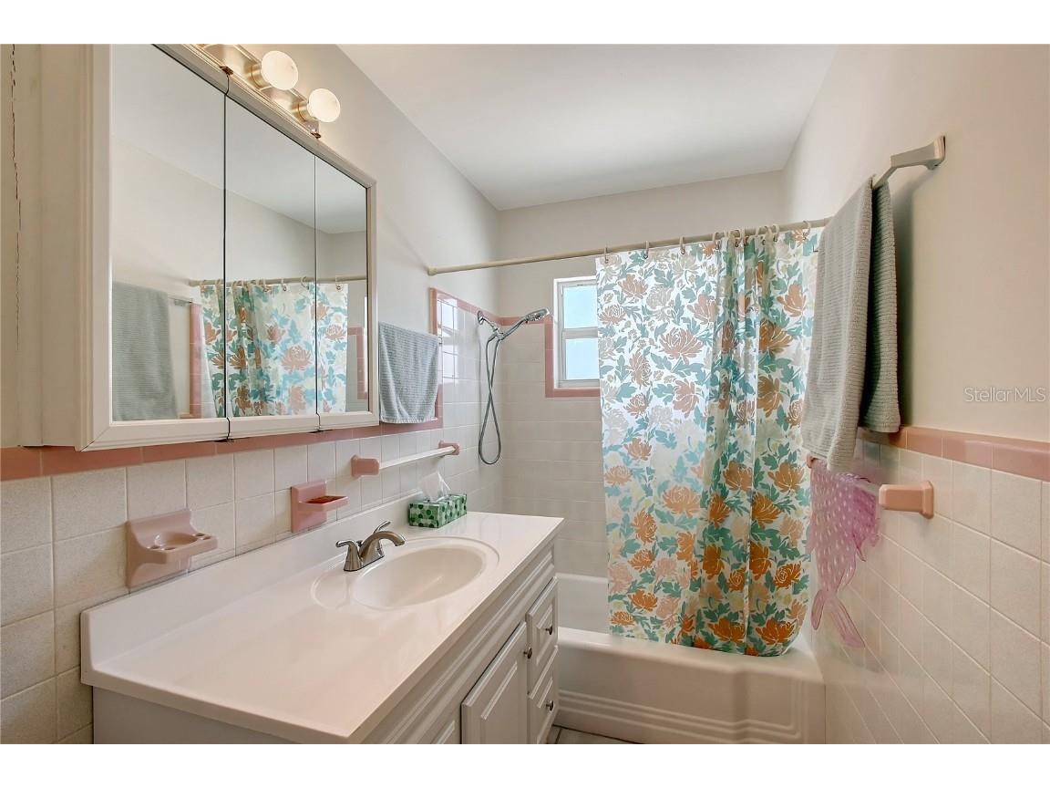 385 Avenida Madera Sarasota FL 34242 A4653809 image20