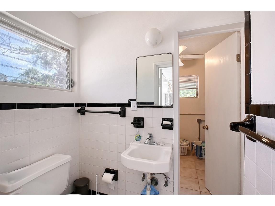 385 Avenida Madera Sarasota FL 34242 A4653809 image23