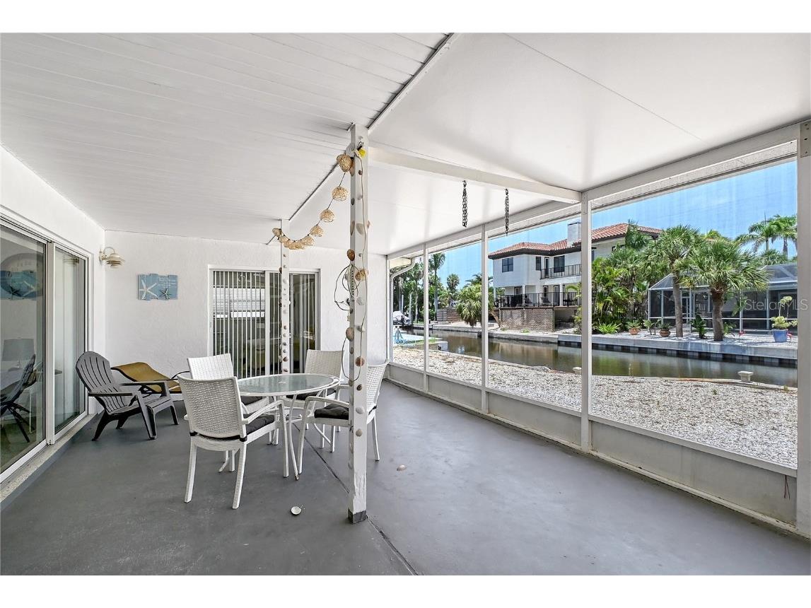 385 Avenida Madera Sarasota FL 34242 A4653809 image25