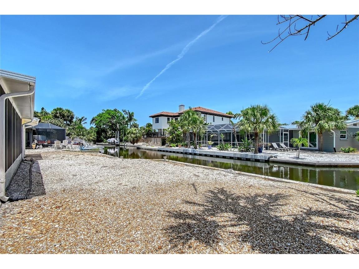 385 Avenida Madera Sarasota FL 34242 A4653809 image28