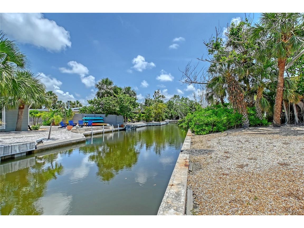 385 Avenida Madera Sarasota FL 34242 A4653809 image30