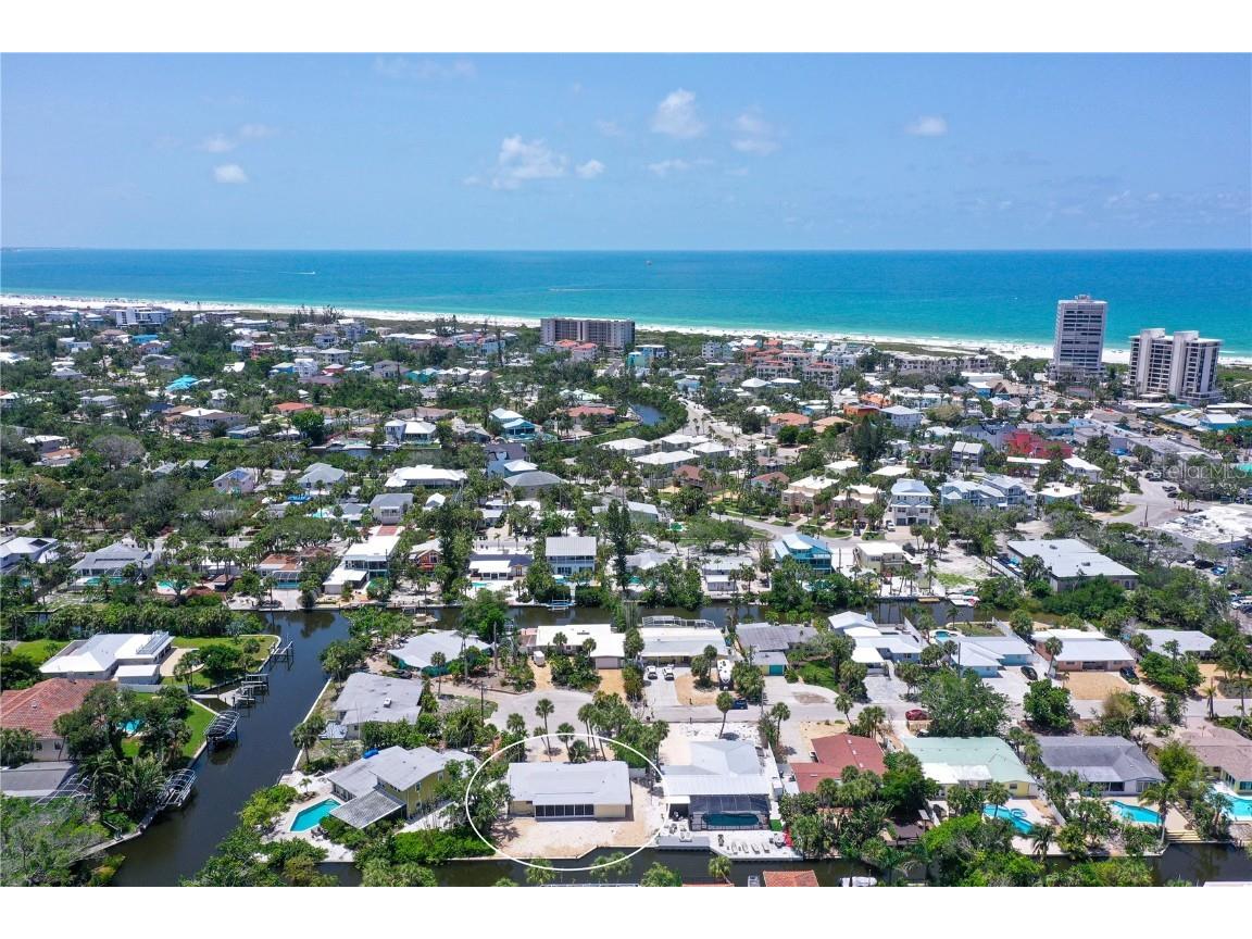 385 Avenida Madera Sarasota FL 34242 A4653809 image31