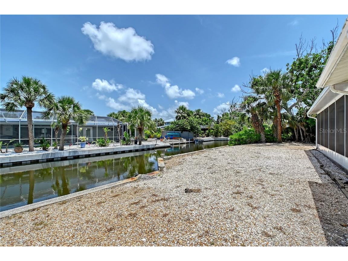 385 Avenida Madera Sarasota FL 34242 A4653809 image5