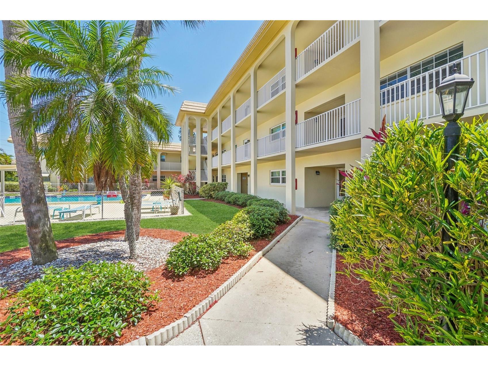 3850 13th Avenue N #212 Saint Petersburg FL 33713 - JORGENSEN LAKE TB8498830 image1