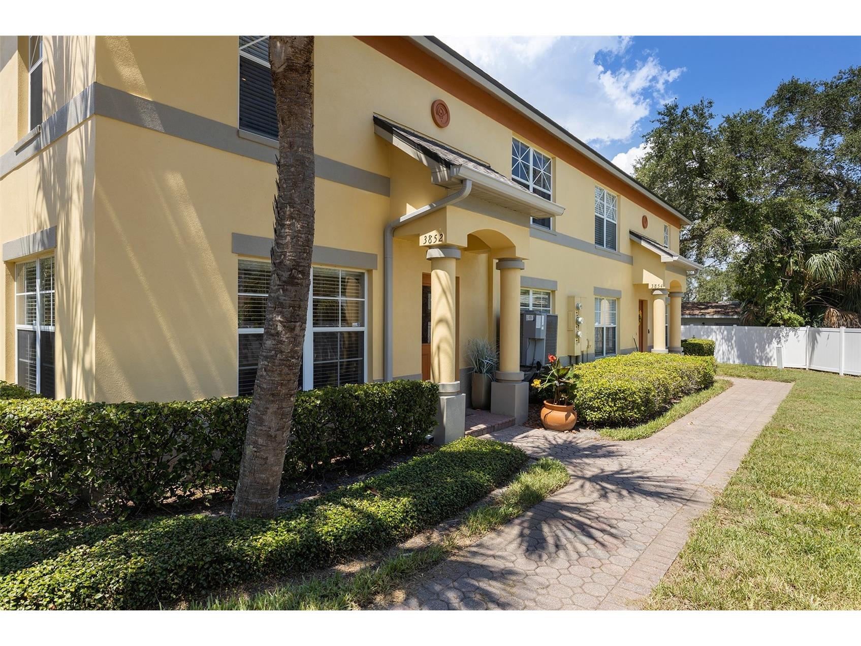 3852 Mandalay Drive Saint Petersburg FL 33705 TB8501610 image1