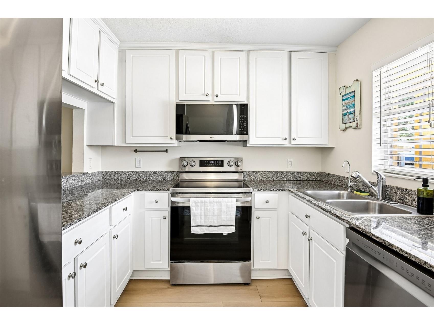 3853 Island Way Saint Petersburg FL 33705 TB8524322 image9