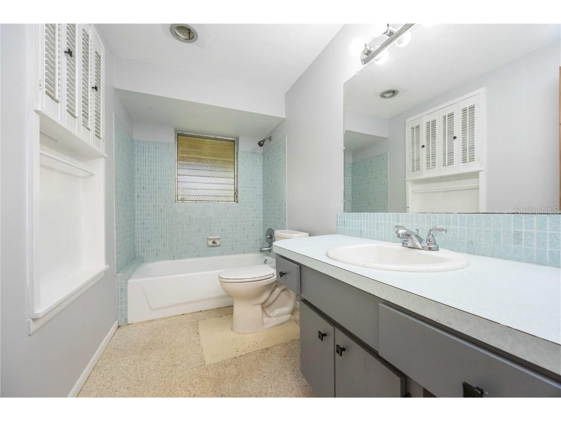 3853 Woodrow Ridge Street Sarasota FL 34233 A4673752 image18