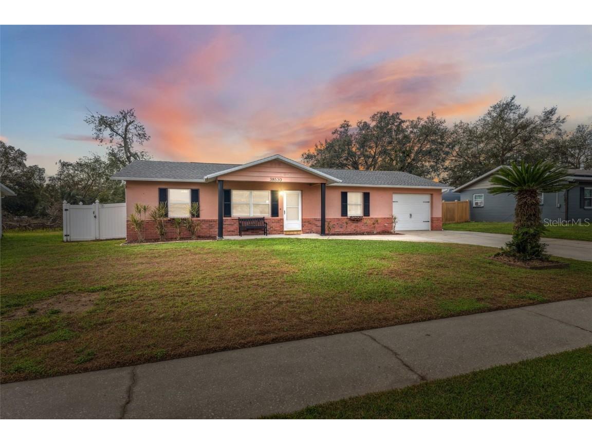 38530 Piedmont Avenue Zephyrhills FL 33540 W7872661 image1