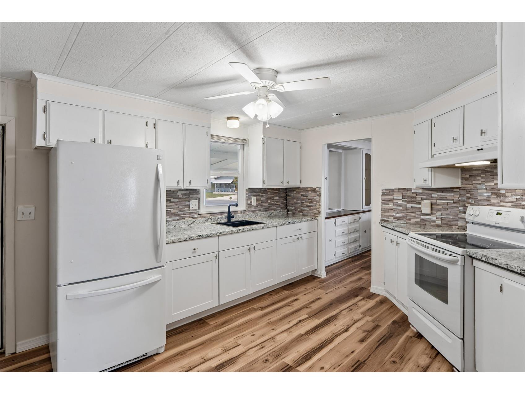 38552 Monet Drive Zephyrhills FL 33540 W7886018 image2