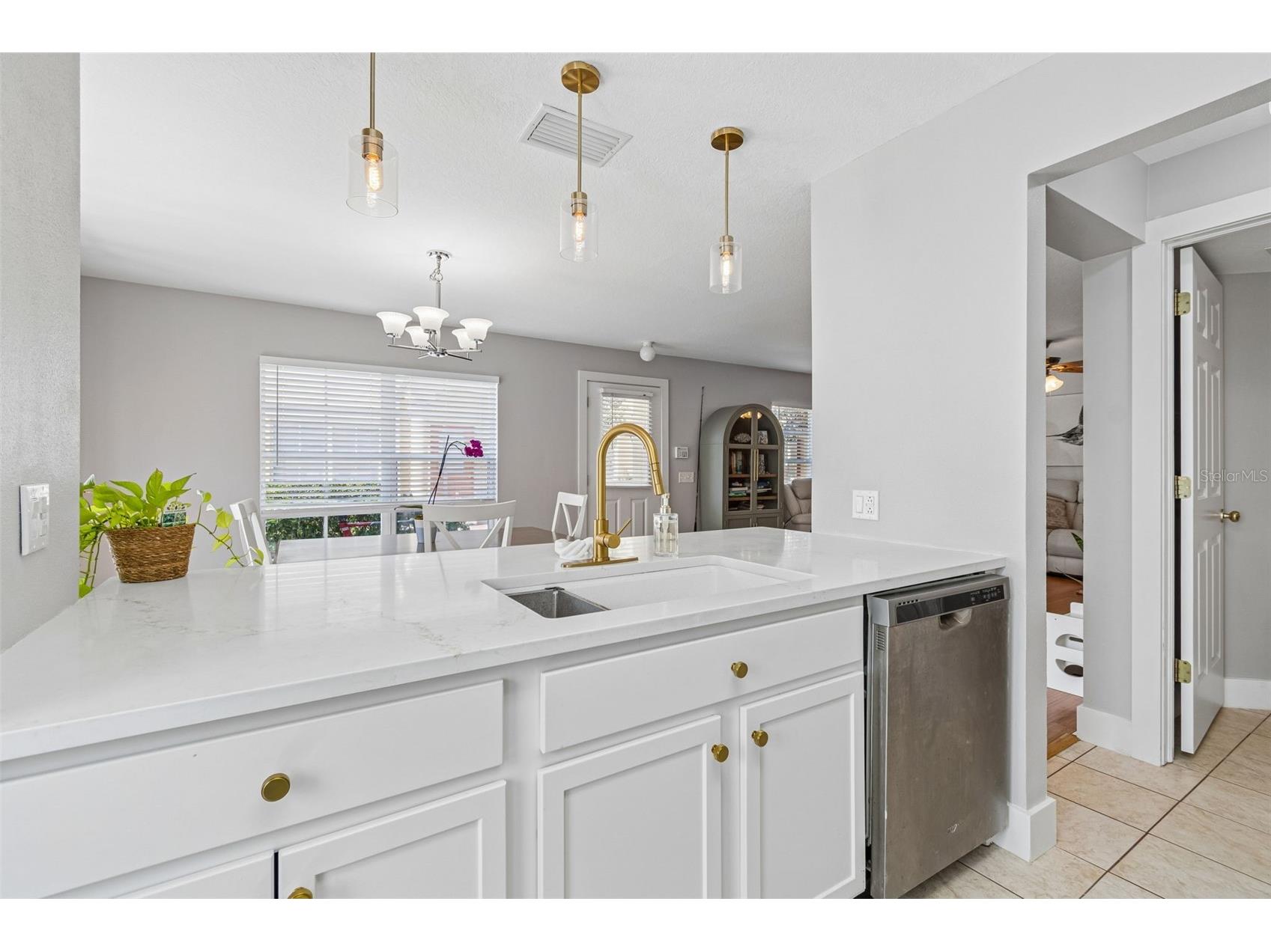 3863 Island Way Saint Petersburg FL 33705 TB8500294 image16