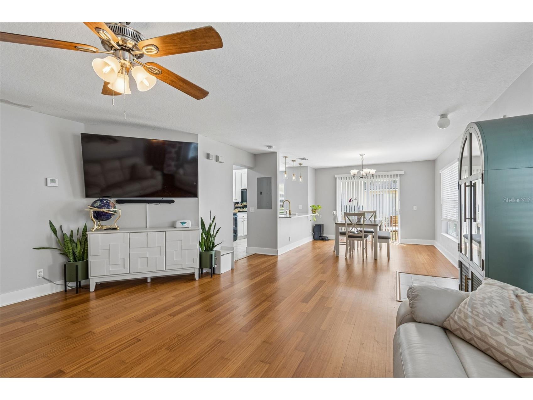 3863 Island Way Saint Petersburg FL 33705 TB8500294 image5