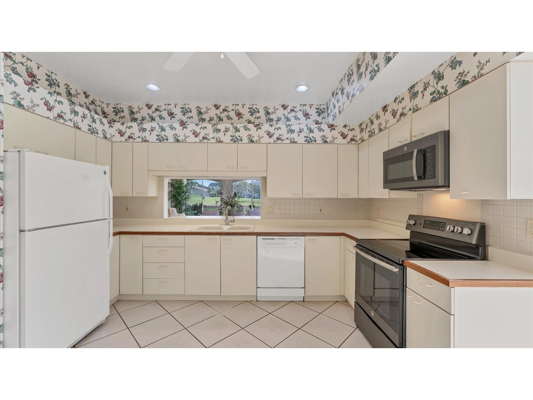 3864 Chatsworth Greene Court #10 Sarasota FL 34235 A4687597 image6