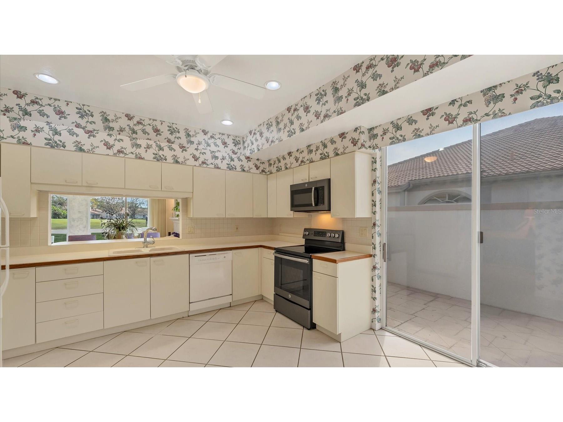 3864 Chatsworth Greene Court #10 Sarasota FL 34235 A4687597 image7