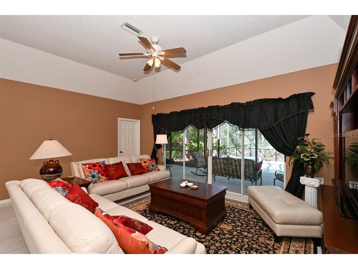 3866 Surrey Court Sarasota FL 34235 A4674038 image10
