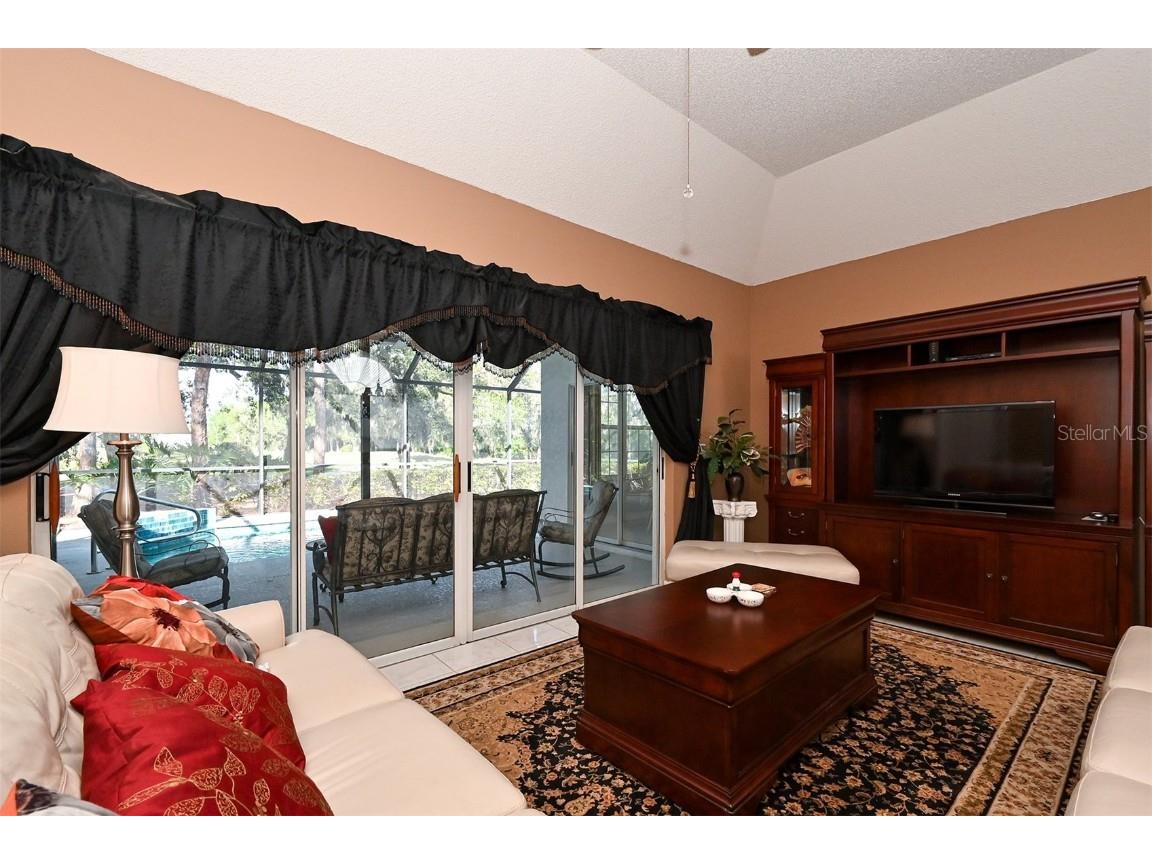3866 Surrey Court Sarasota FL 34235 A4674038 image11