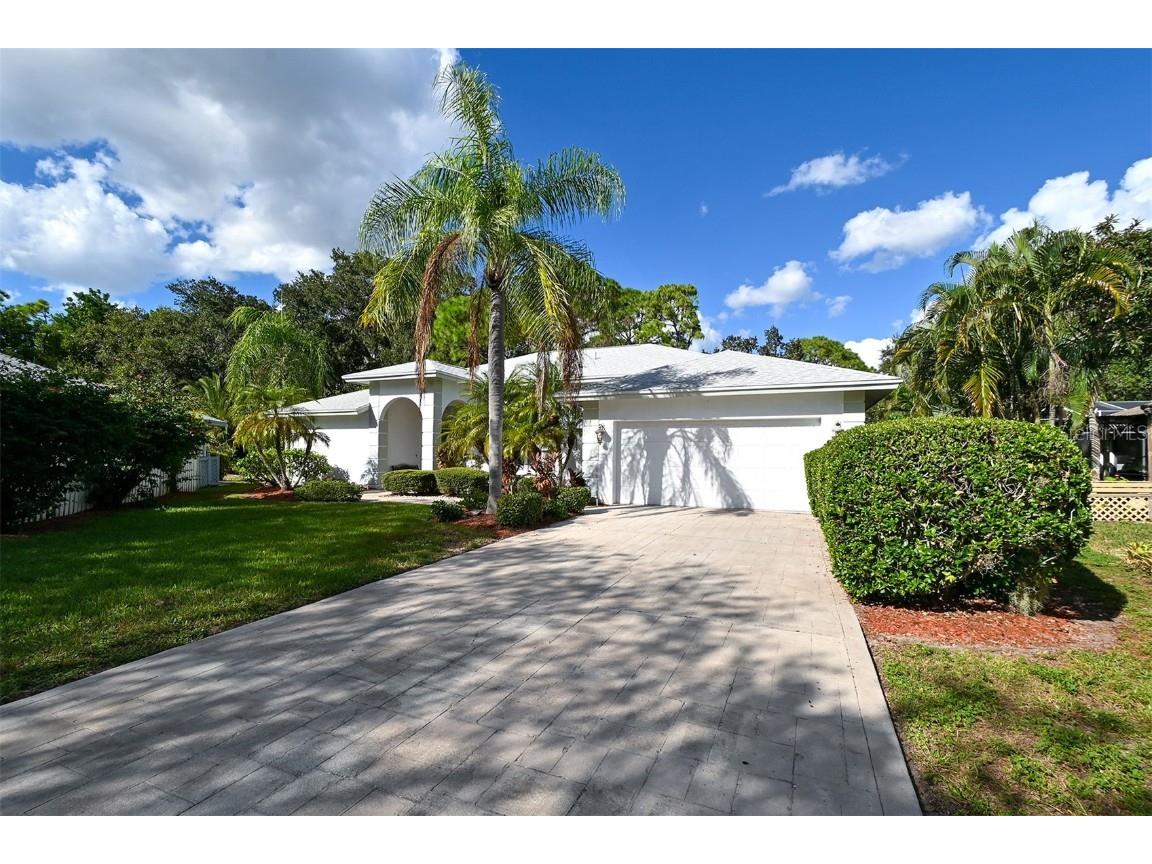 3866 Surrey Court Sarasota FL 34235 A4674038 image2