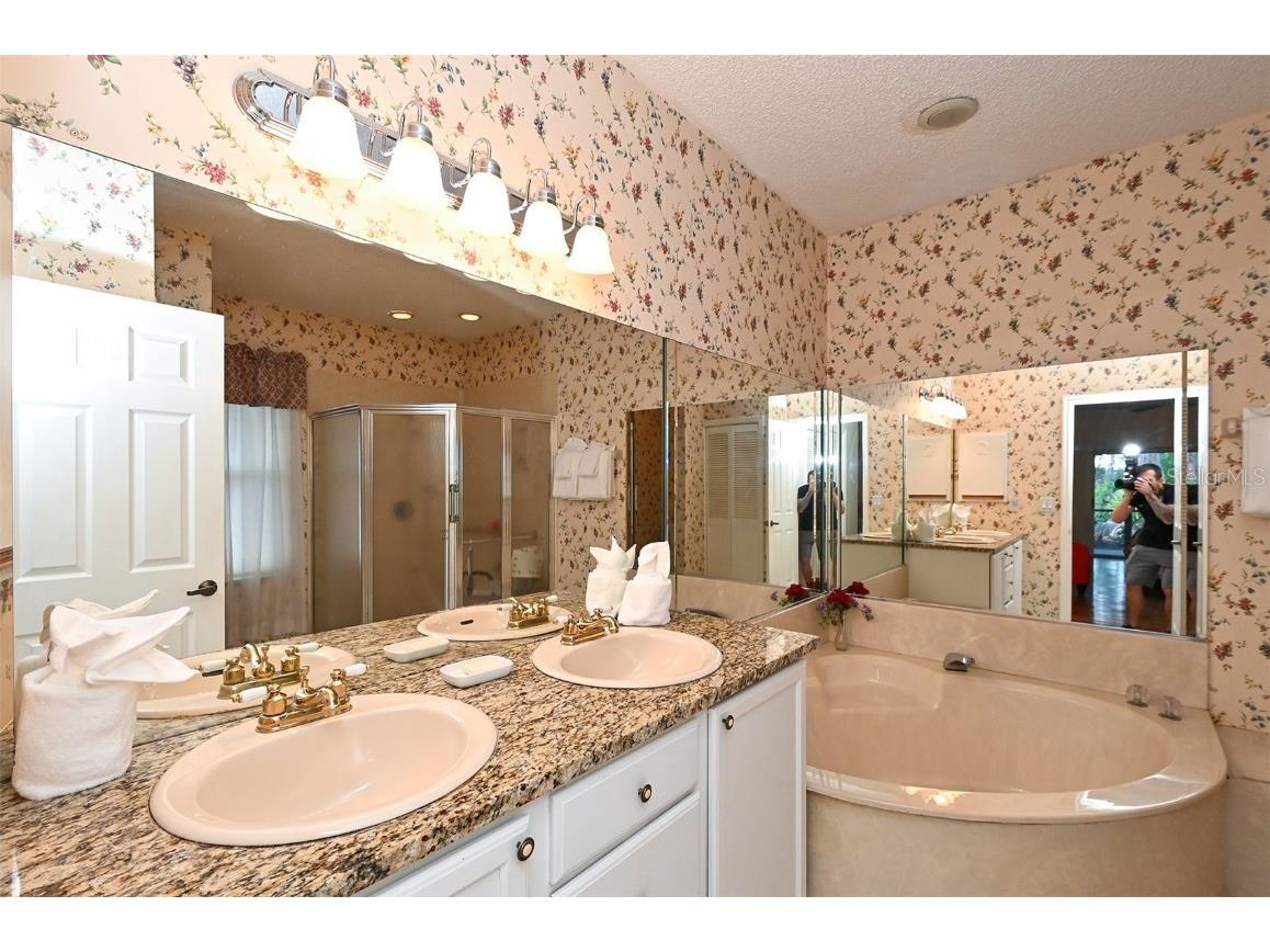 3866 Surrey Court Sarasota FL 34235 A4674038 image28