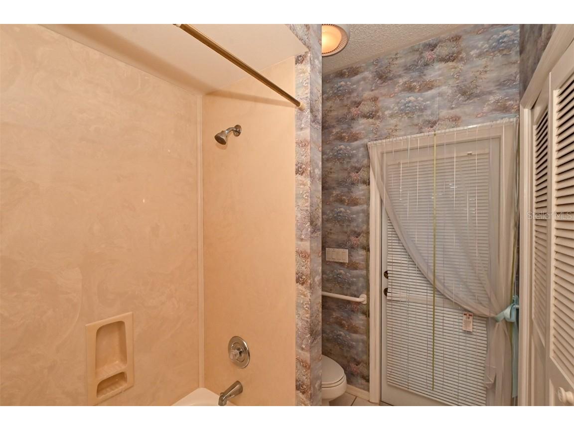 3866 Surrey Court Sarasota FL 34235 A4674038 image36