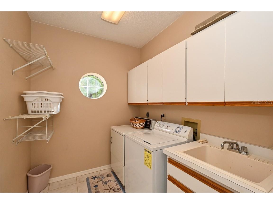 3866 Surrey Court Sarasota FL 34235 A4674038 image40