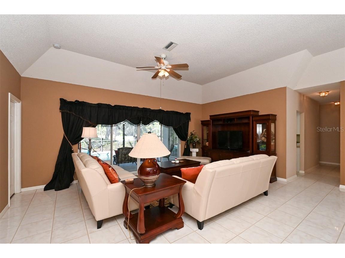 3866 Surrey Court Sarasota FL 34235 A4674038 image8