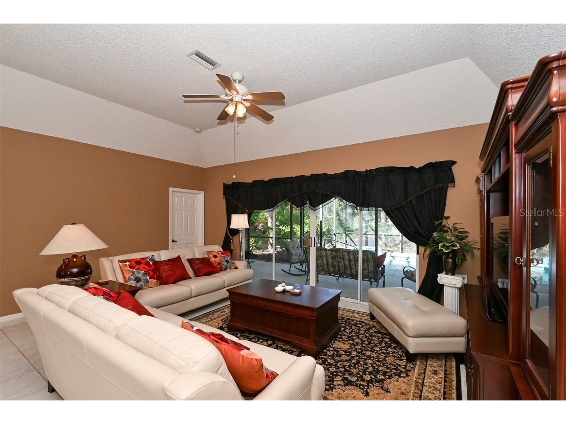 3866 Surrey Court Sarasota FL 34235 A4674038 image9