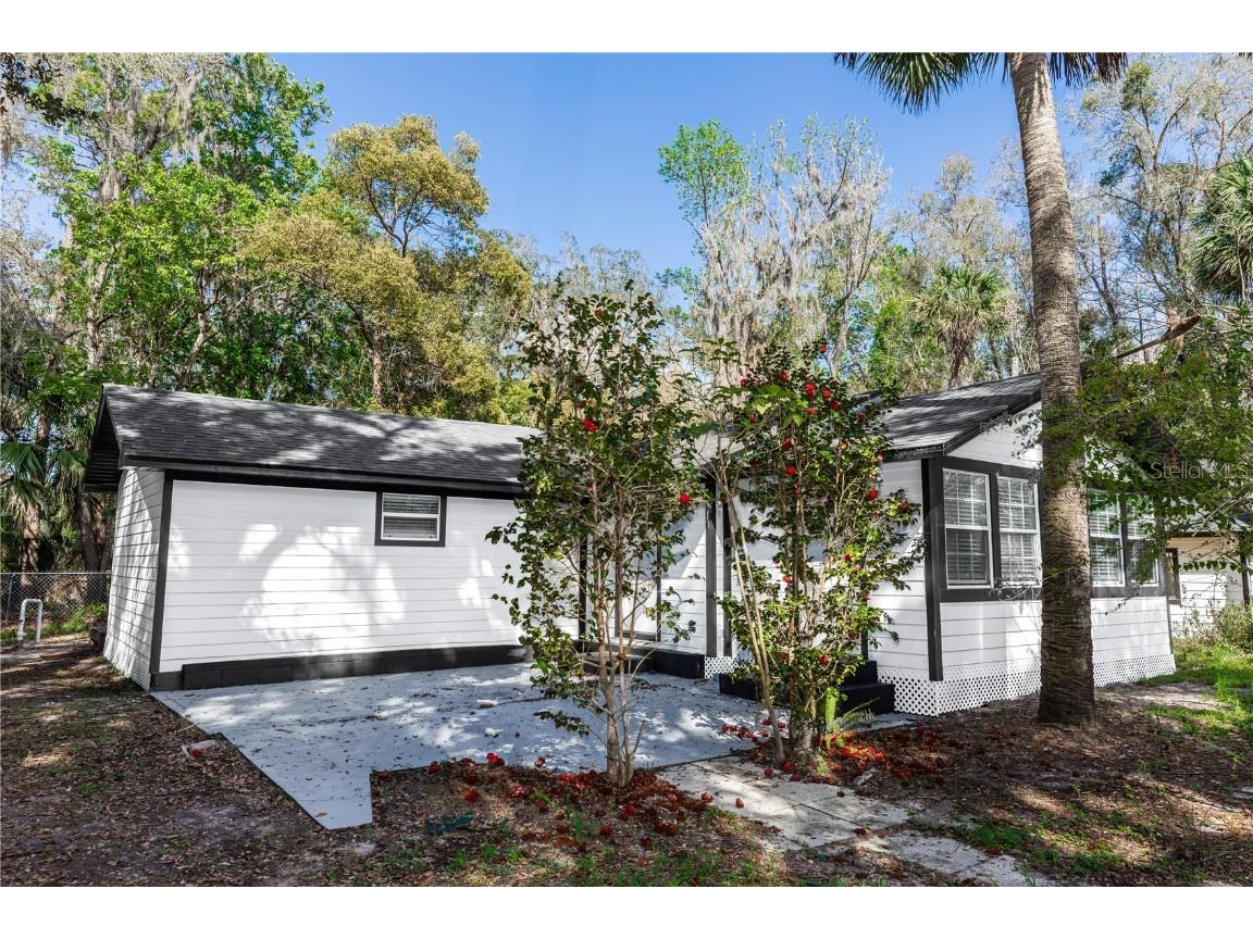 387 Paradise Drive Deland FL 32720 V4940736 image1