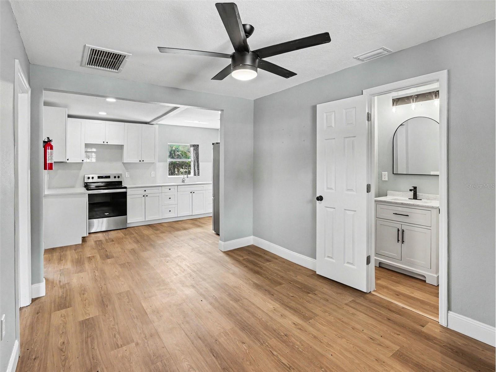 38702 South Avenue Zephyrhills FL 33542 TB8511338 image5