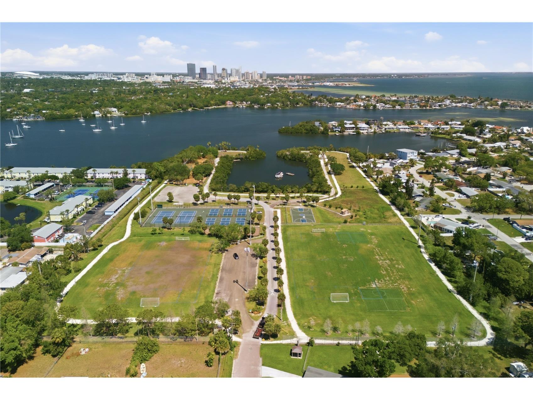 3871 Mariner Drive Saint Petersburg FL 33705 A4688401 image40