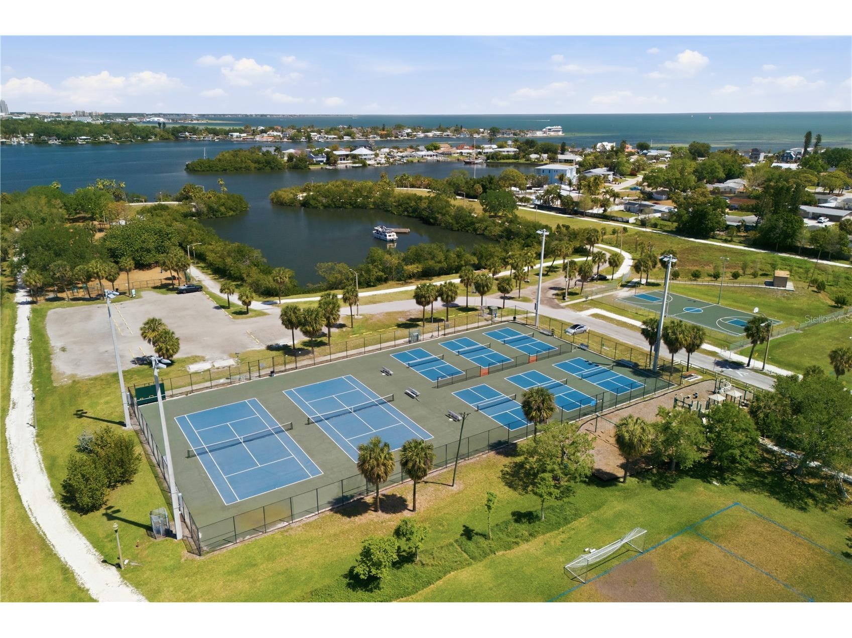 3871 Mariner Drive Saint Petersburg FL 33705 A4688401 image42