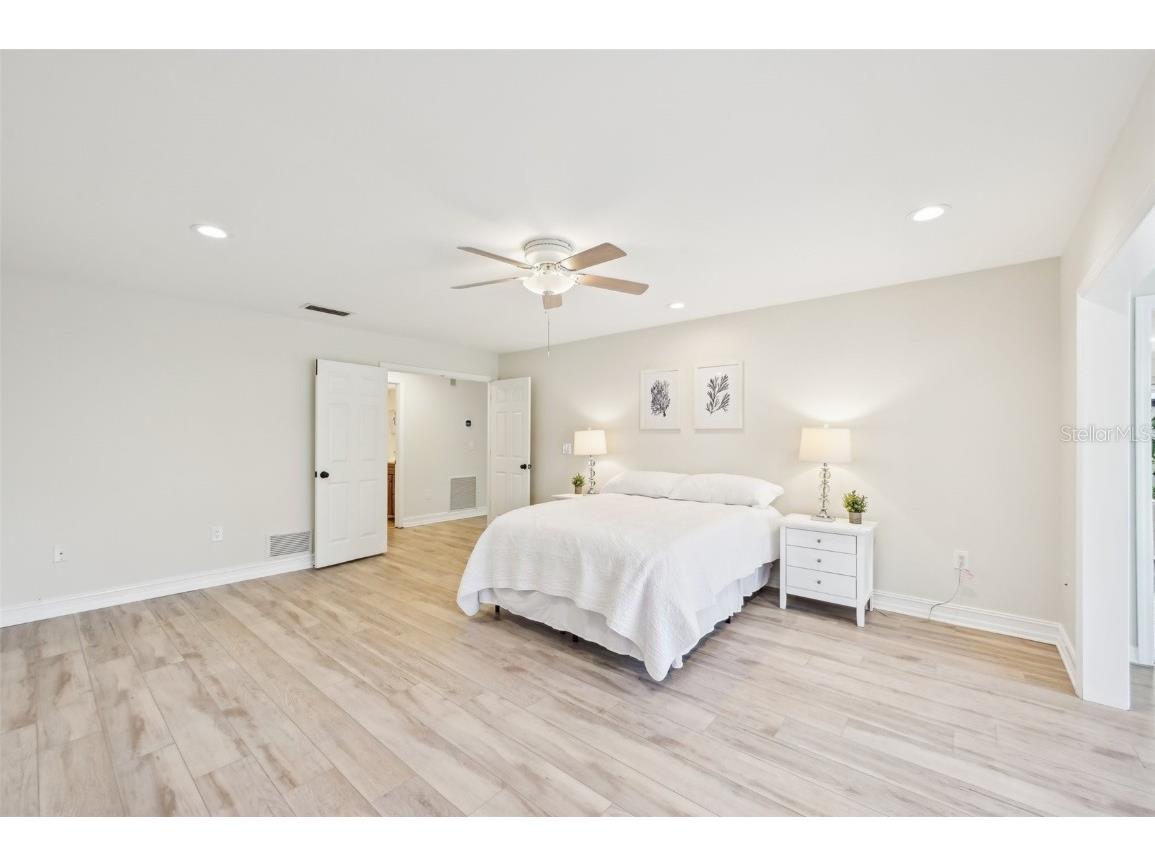 3880 Wilshire Circle #28 Sarasota FL 34238 A4670169 image25