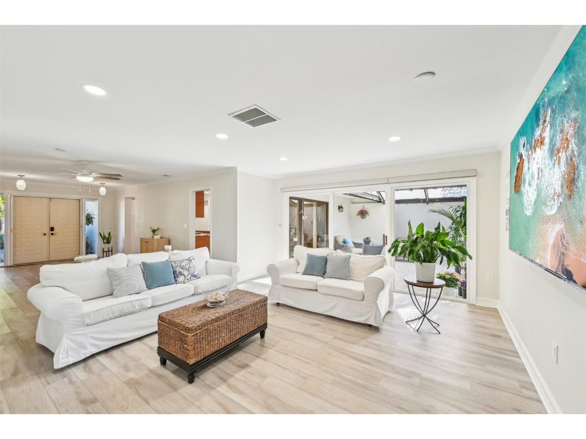 3880 Wilshire Circle #28 Sarasota FL 34238 A4670169 image8