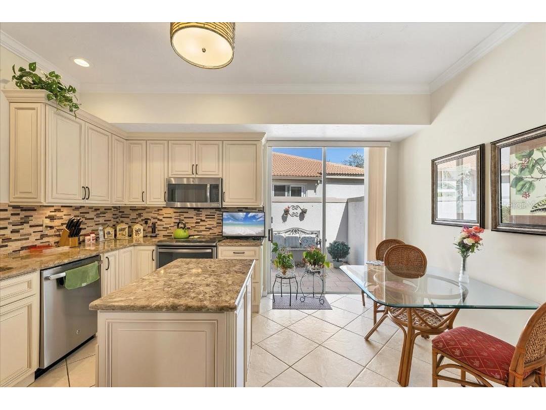 3881 Chatsworth Greene Court #20 Sarasota FL 34235 A4664393 image8