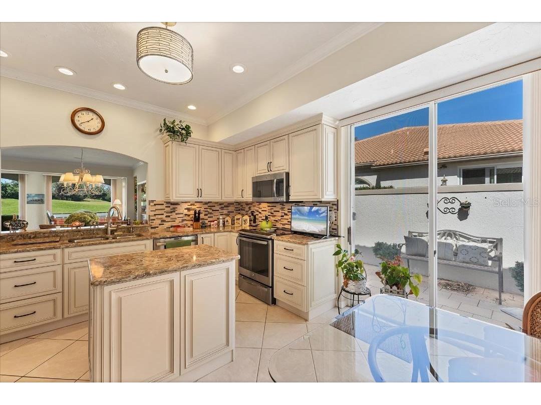 3881 Chatsworth Greene Court #20 Sarasota FL 34235 A4664393 image9