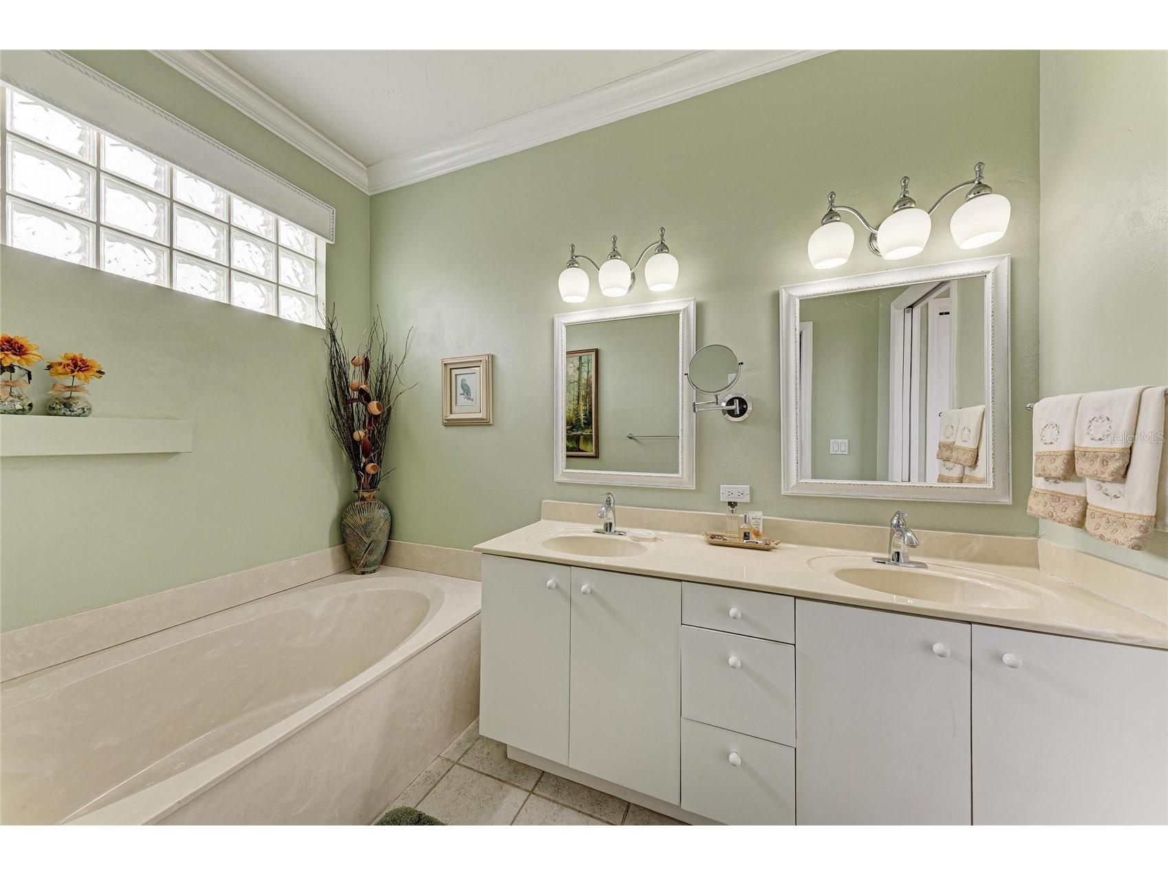 3883 Alamanda Drive Sarasota FL 34238 A4695839 image15