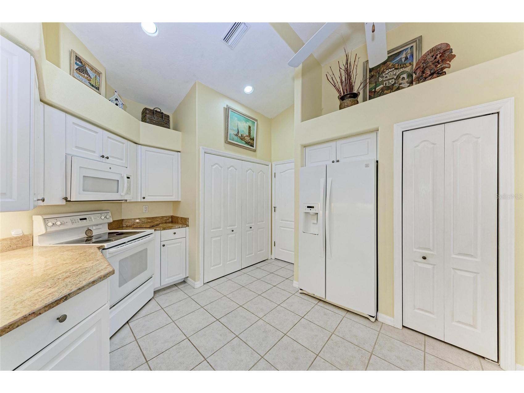 3883 Alamanda Drive Sarasota FL 34238 A4695839 image9