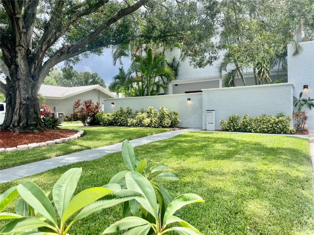 3888 38th Way S Saint Petersburg FL 33711 - BOCA CIEGA BAY U8188996 image1