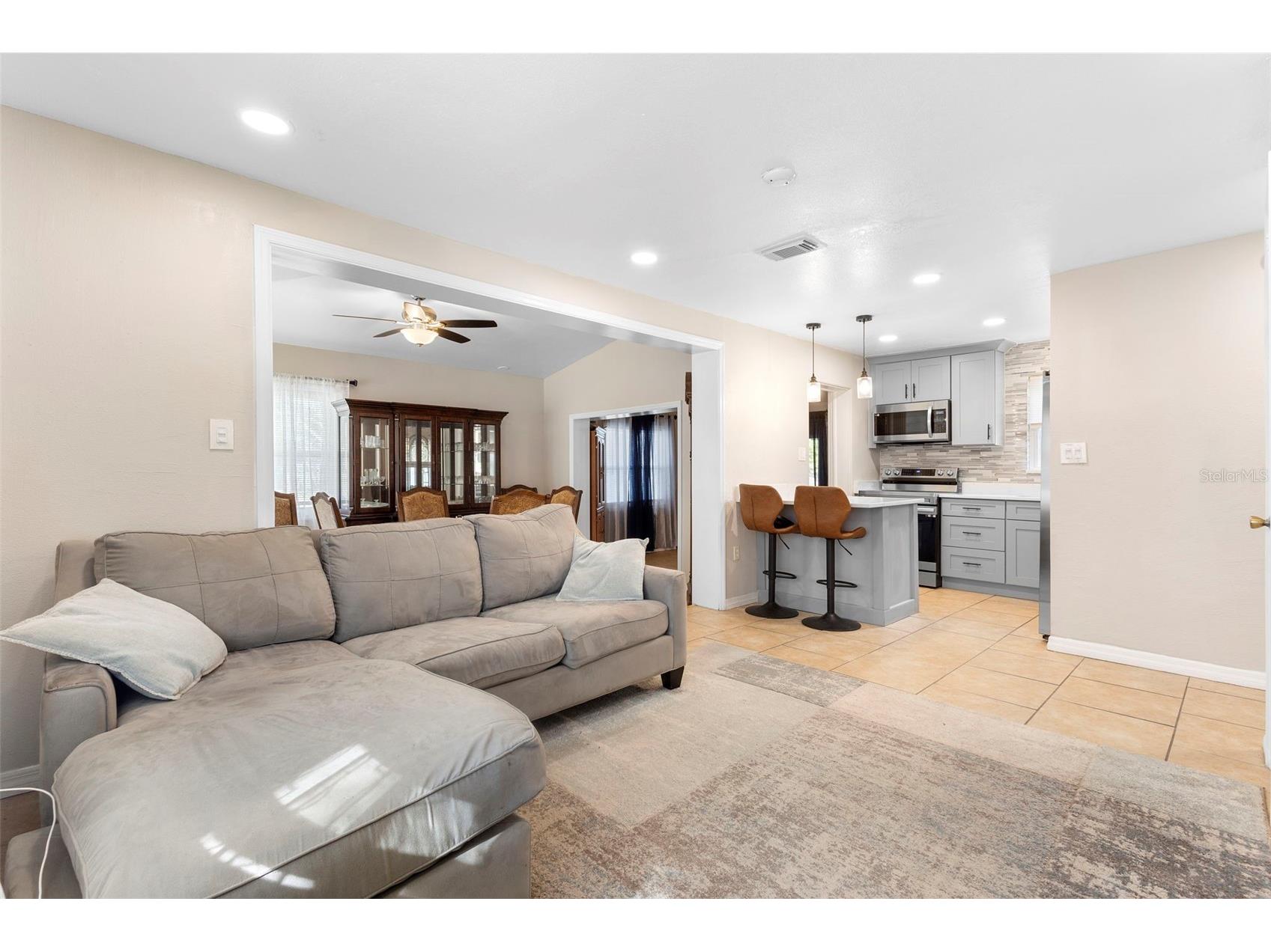 389 Park Avenue Orange City FL 32763 V4946604 image5