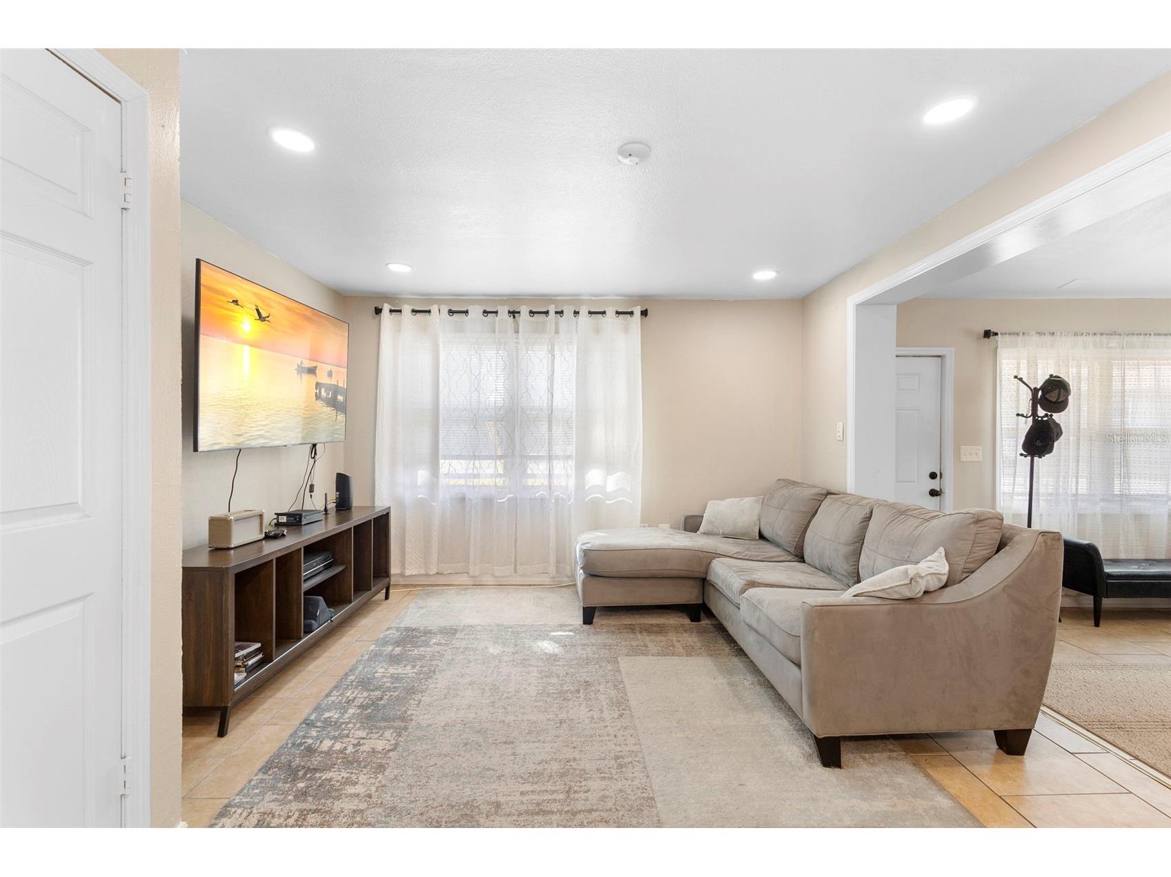 389 Park Avenue Orange City FL 32763 V4946604 image9