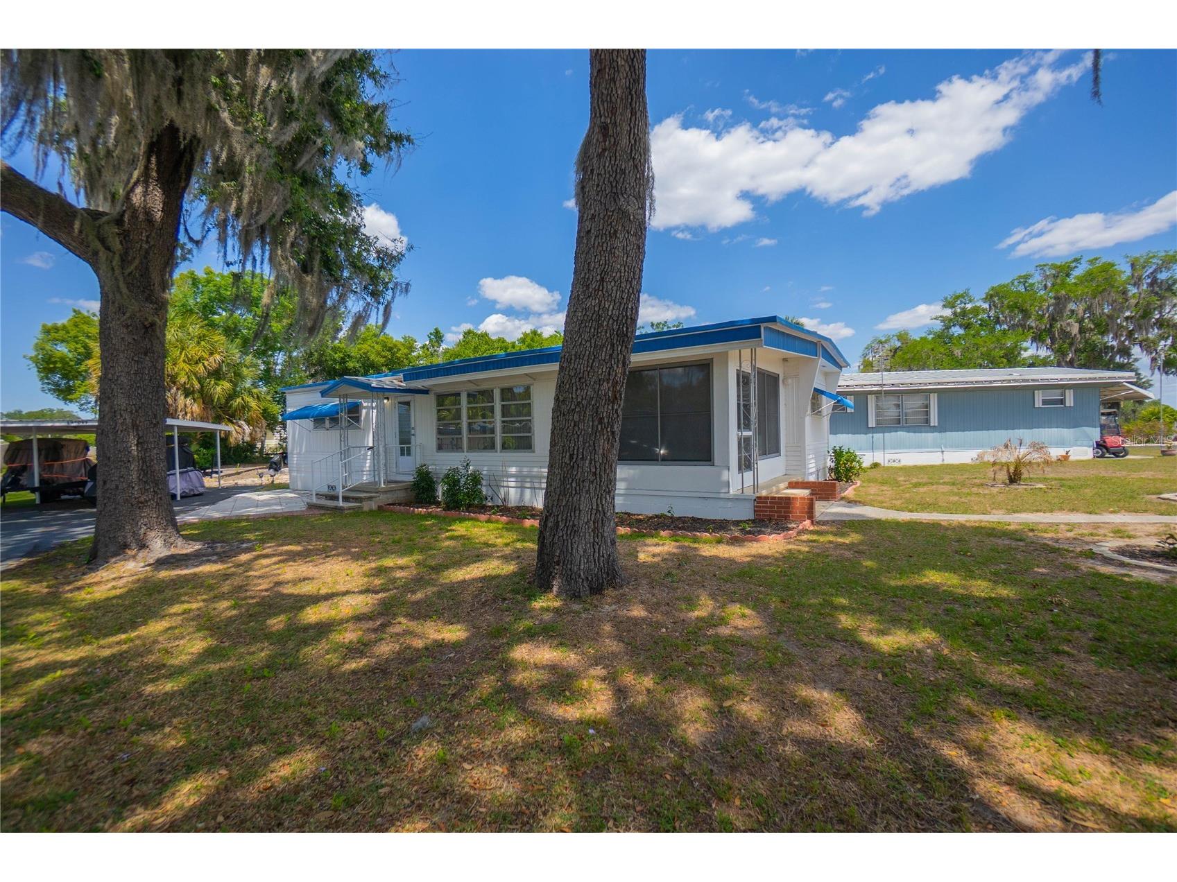 3896 Picciola Road #554 Fruitland Park FL 34731 - LAKE GRIFFIN W7885177 image2