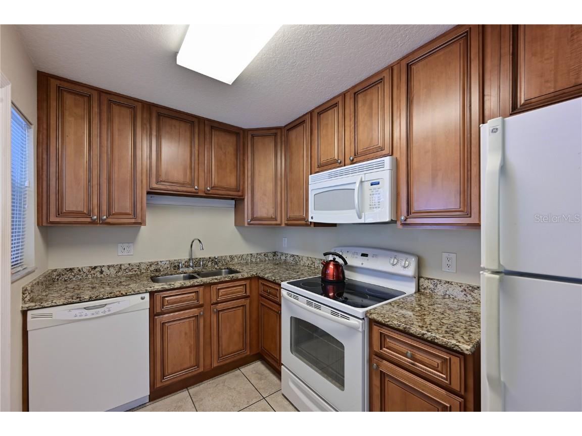 390 301 Boulevard W #4A Bradenton FL 34205 - COMMUNITY LAKE A4626416 image1