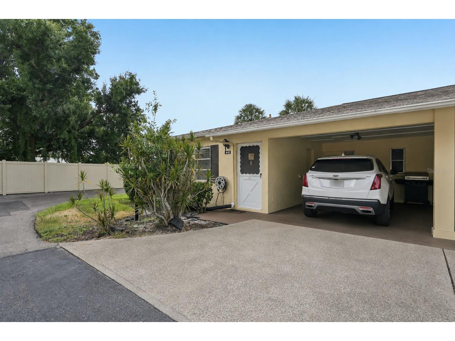 390 301 Boulevard W #4D Bradenton FL 34205 A4696933 image1