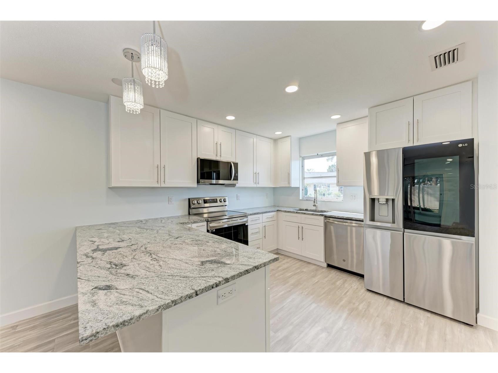 390 301 Boulevard W #8C Bradenton FL 34205 A4679396 image10