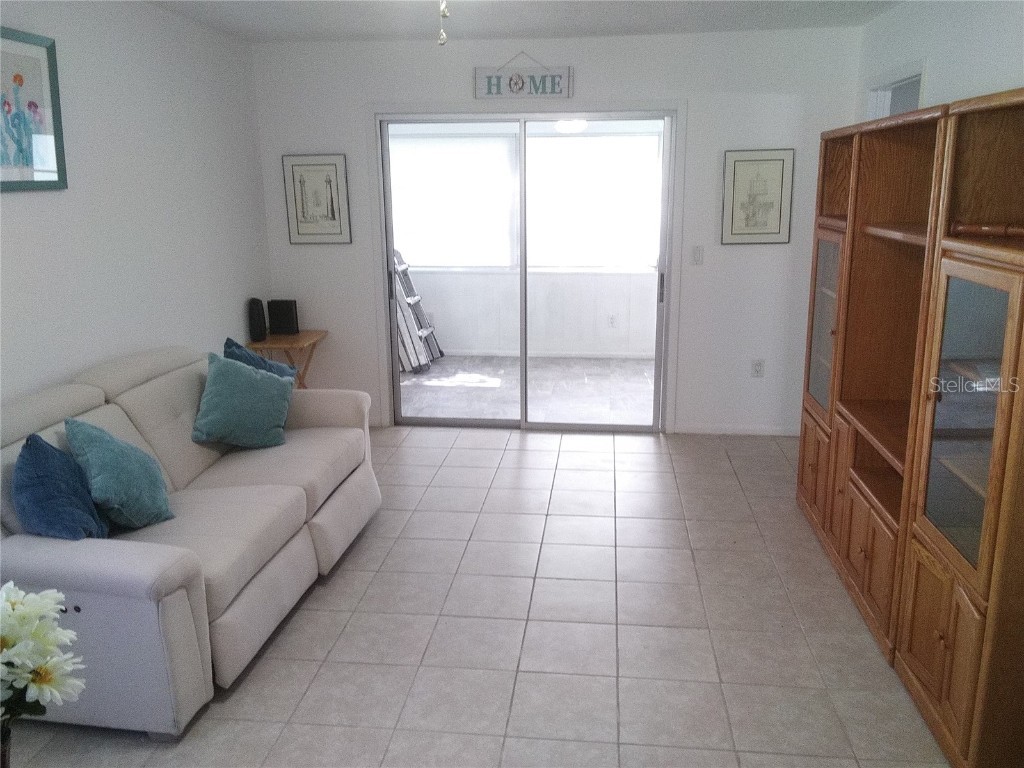 390 301 Boulevard W #8D Bradenton FL 34205 TB8404442 image2