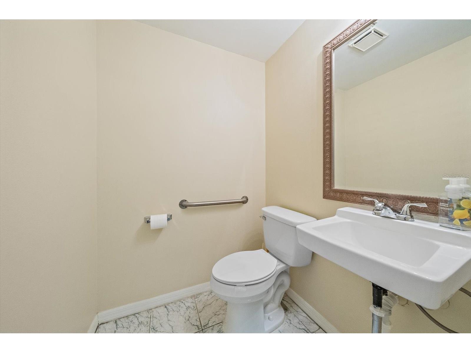 3900 Clark Road #D2 Sarasota FL 34233 A4697547 image14
