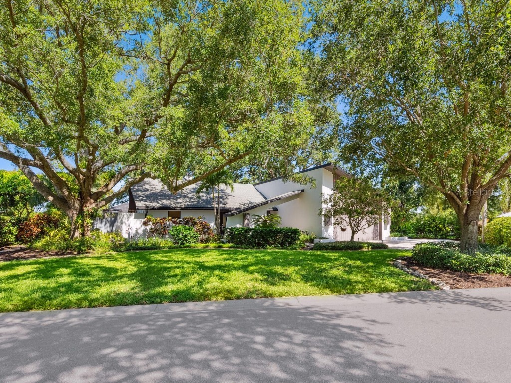 3900 Country View Drive Sarasota FL 34233 A4656017 image1