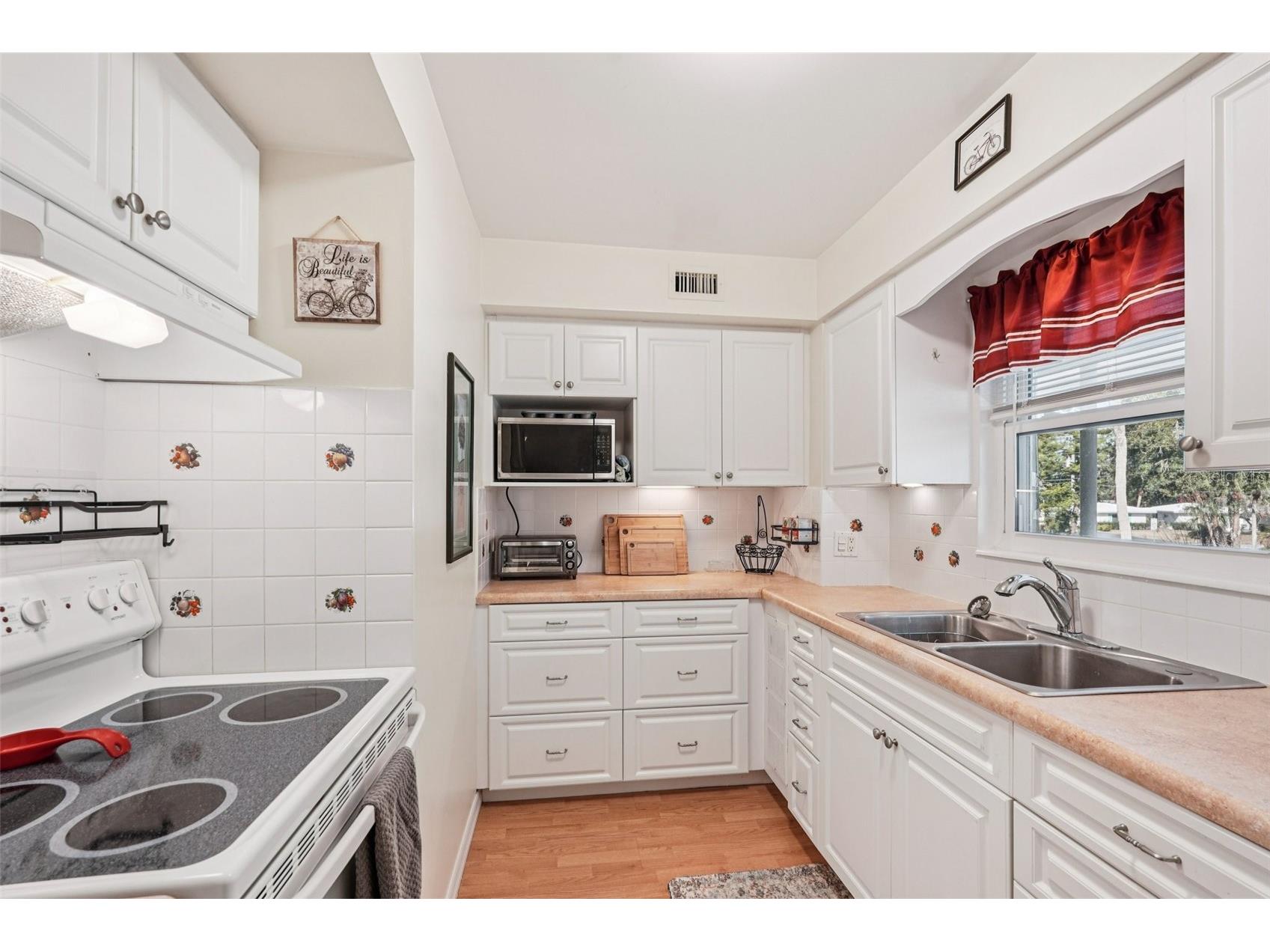 3900 Roxane Boulevard #8B Sarasota FL 34235 A4681274 image11