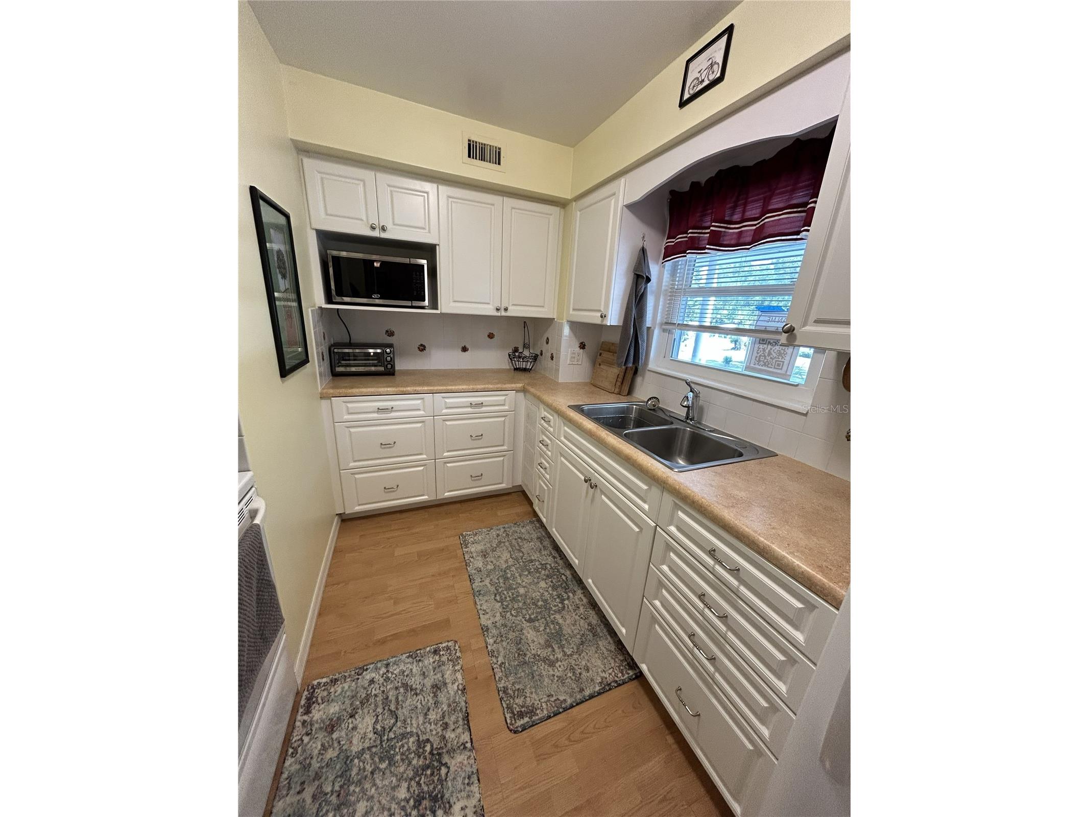 3900 Roxane Boulevard #8B Sarasota FL 34235 A4689994 image6