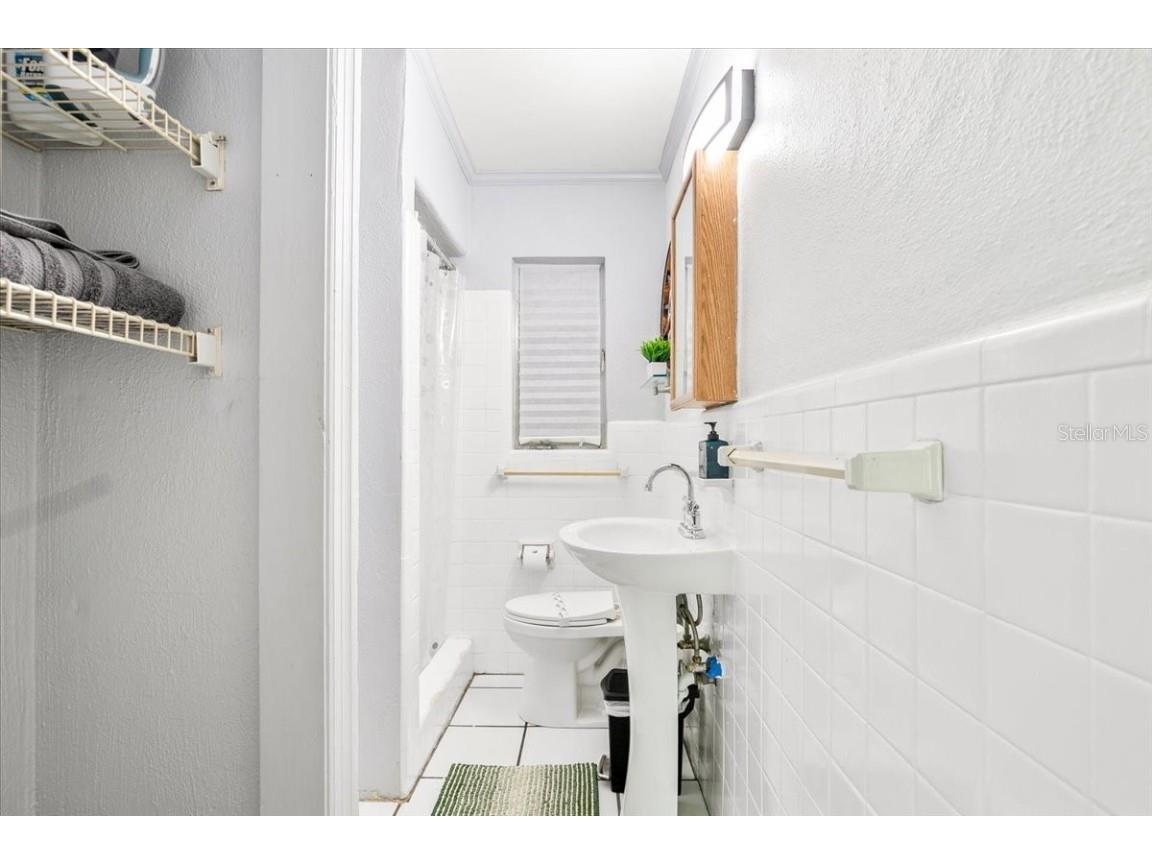 3901 Iroquois Avenue Sarasota FL 34234 A4667237 image12