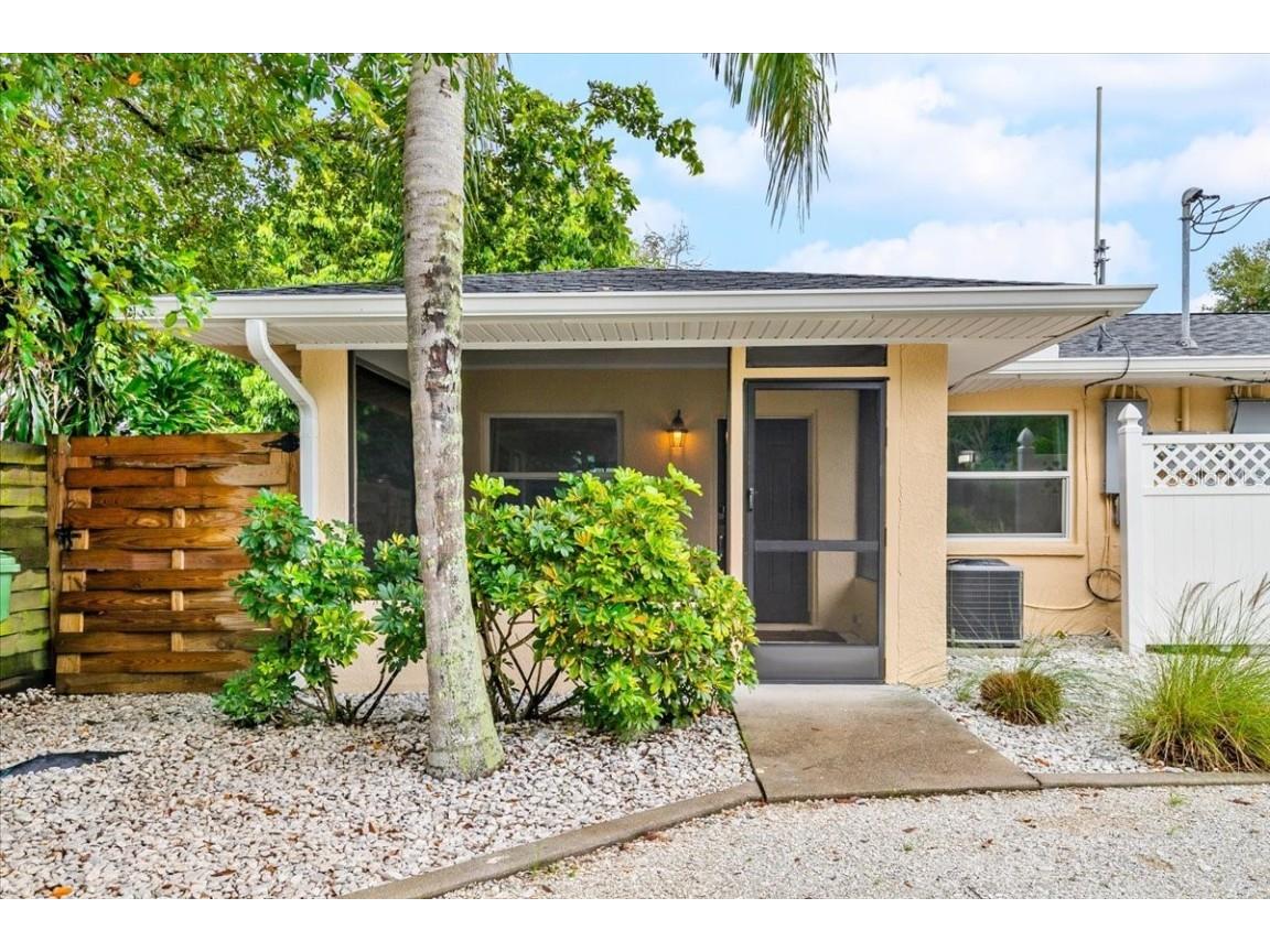 3901 Iroquois Avenue Sarasota FL 34234 A4667237 image2
